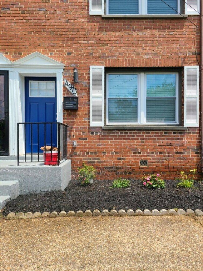 Foto del edificio - 4913 Just St NE