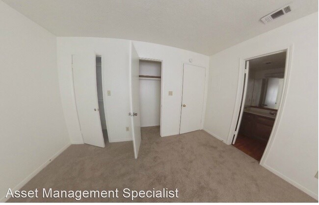 Building Photo - 1224 N LBJ Dr
