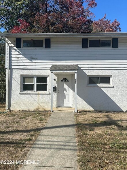 Primary Photo - 826 Main St