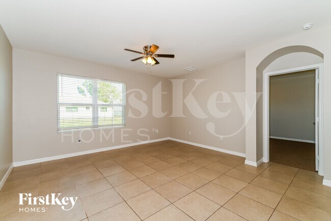 Building Photo - 933 SE 26th Terrace