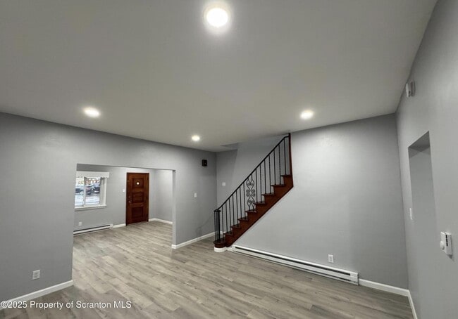 Building Photo - 342 N Main St