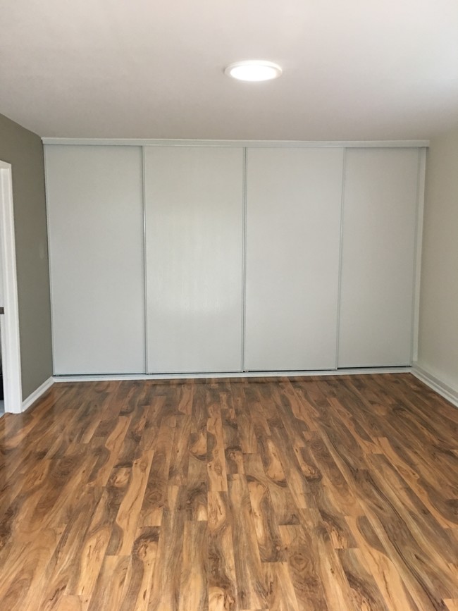 Laminate wood flooring - 719 Kensington Rd
