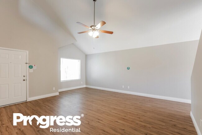 Building Photo - 458 N New Haven