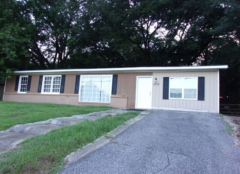 Primary Photo - 1575 Cody Rd N