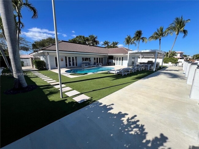 Foto del edificio - 5510 Bayview Dr