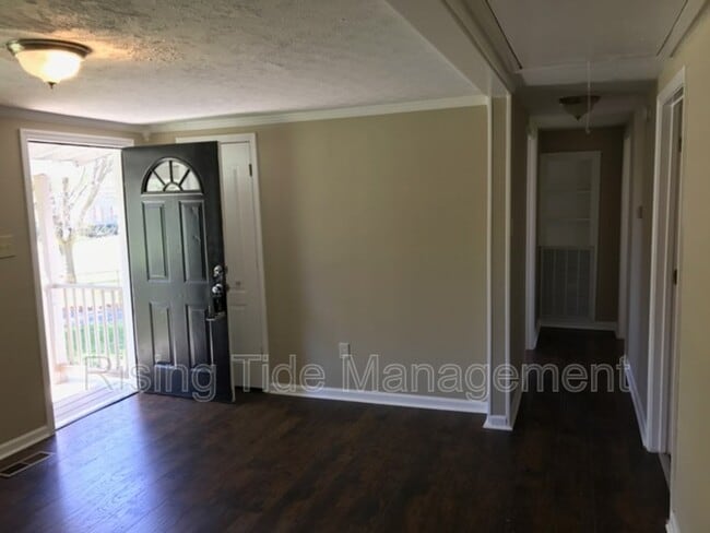 Building Photo - 1128 4th Way