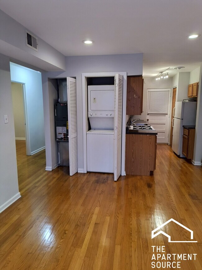 Foto del edificio - 6535 N Mozart St