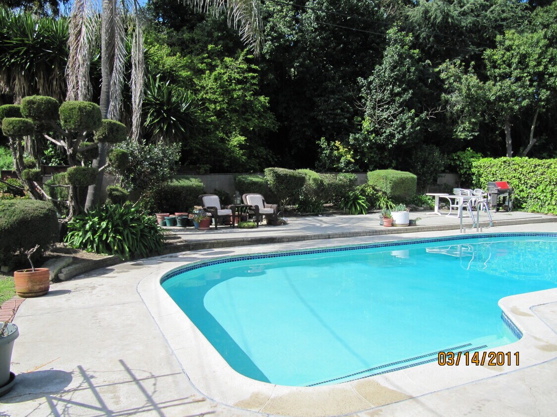 Foto del edificio - 26835 Basswood Ave
