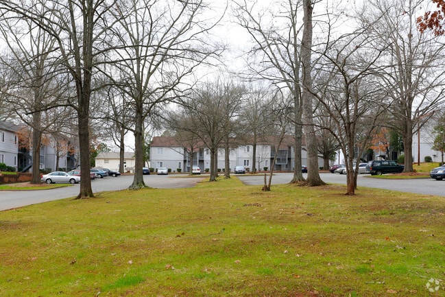 Building Photo - Sharon Lakes