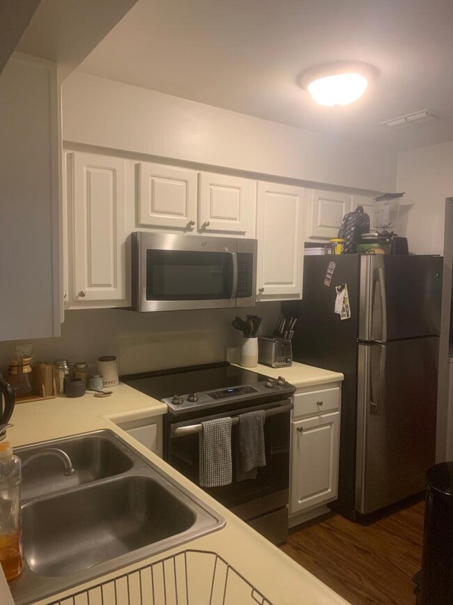 Kitchen (new stainless steel appliances) - 12300 Apache Ave