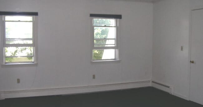 Building Photo - 251 Pleasant St