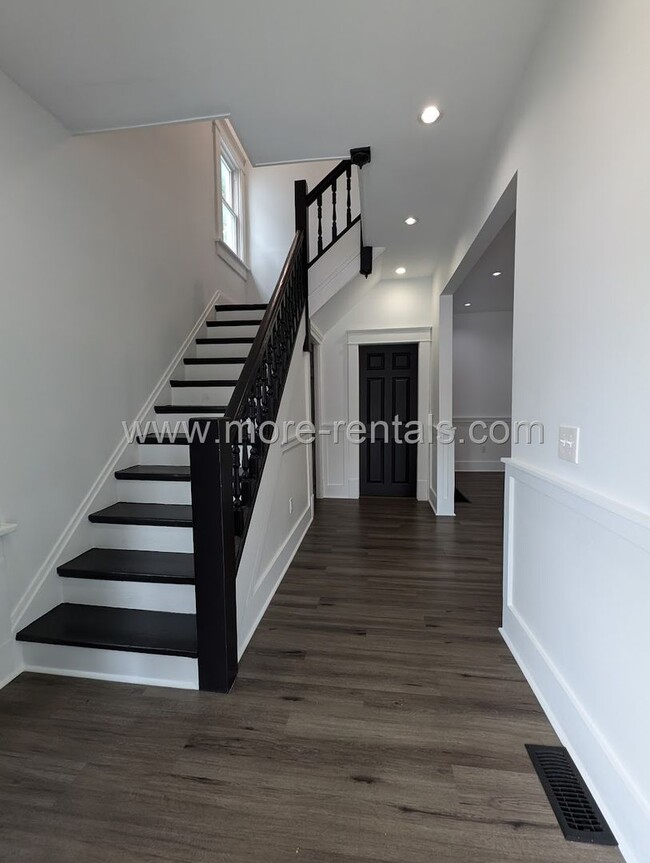 Foto del edificio - Remodeled 3 bdr 2.5 ba house near Children...