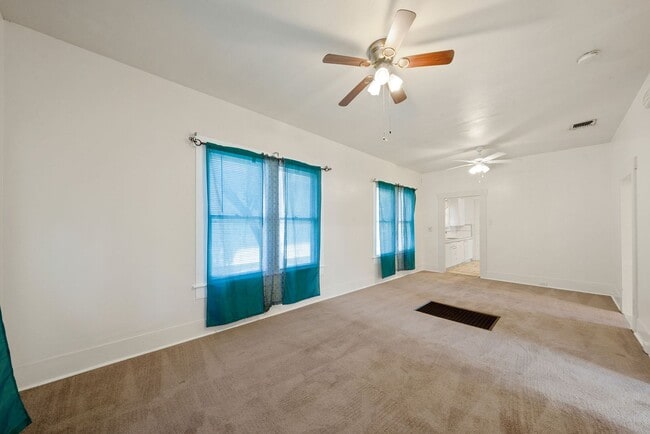 Photo - 2 Bedrooms and 1 Bathroom located in Denver Heights Subdivision House