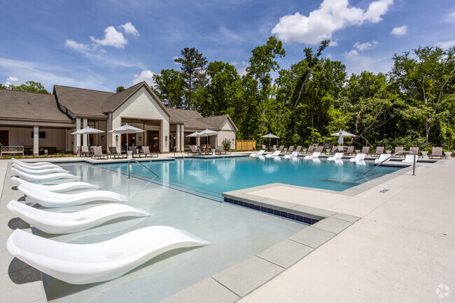 Saltwater Pool/Tanning Ledges - Longbridge