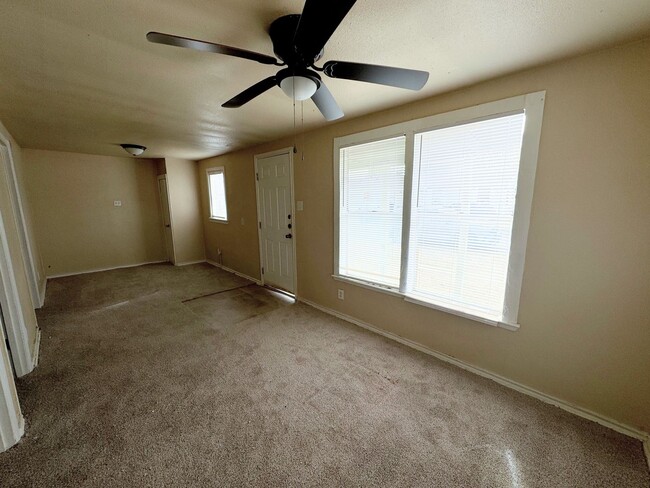 Building Photo - 360 Virtual Tour Available