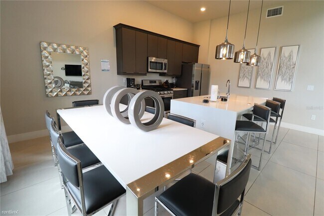 Foto del edificio - 4 br, 3.5 bath Condo - 7740 Sandy Ridge Dr...