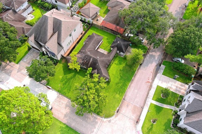 Foto del edificio - 8121 Greenbush St