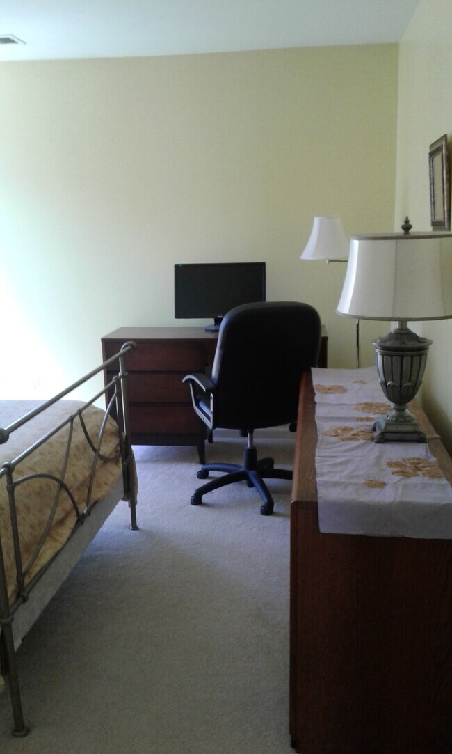 Foto del edificio - 1982 Brooke Farm Ct