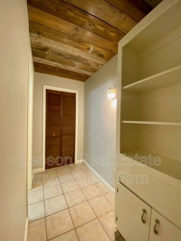 Building Photo - 1101 College St