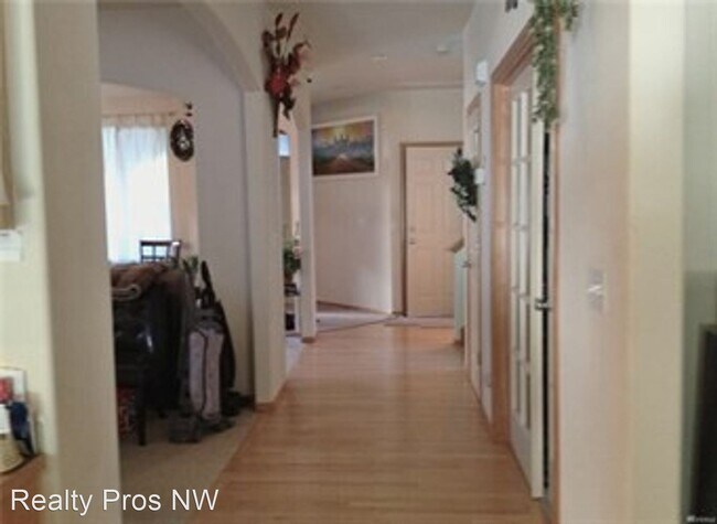 Building Photo - 5 br, 2.5 bath House - 12021 SE 186th St.
