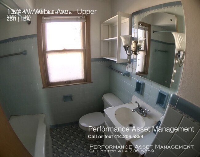 Building Photo - Fantastic Milwaukee 2bdrm Upper Unit