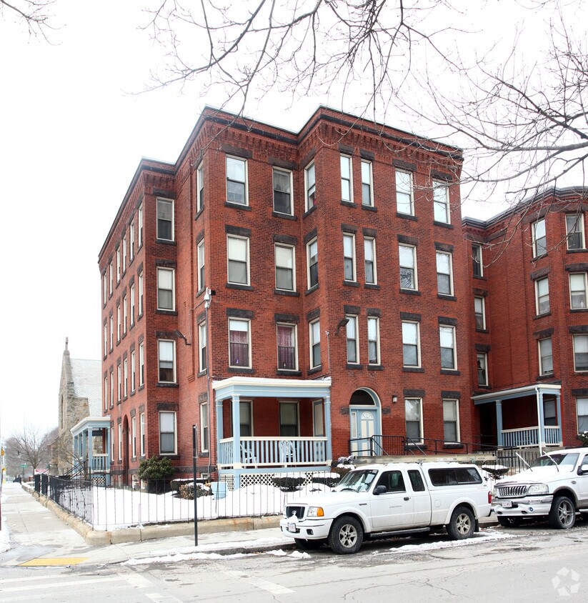 Building Photo - 23-37 Wellington St