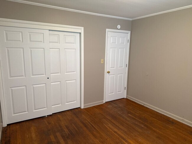 Foto del edificio - Nice 2 Bedroom 1 Bath bungalow! Garage! $795