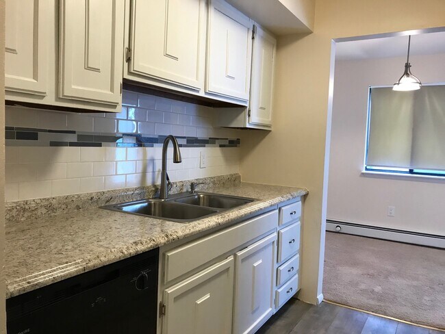 Foto del edificio - 1408 Cherry Hill Dr