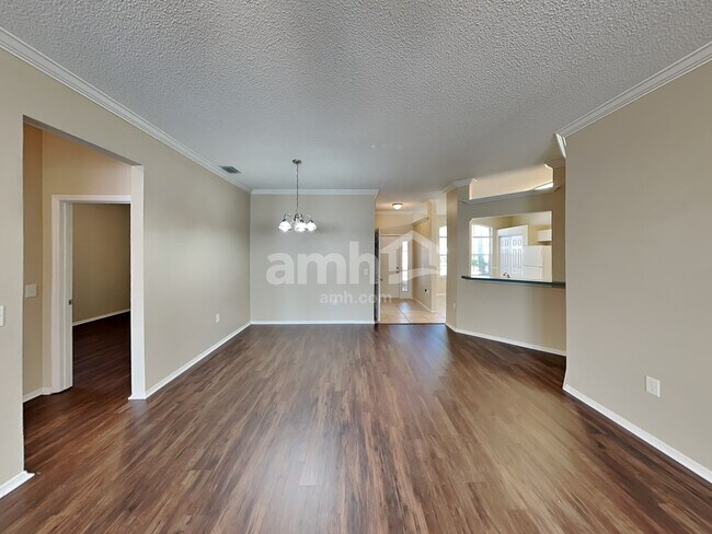 Foto del edificio - 823 Springwood Cir
