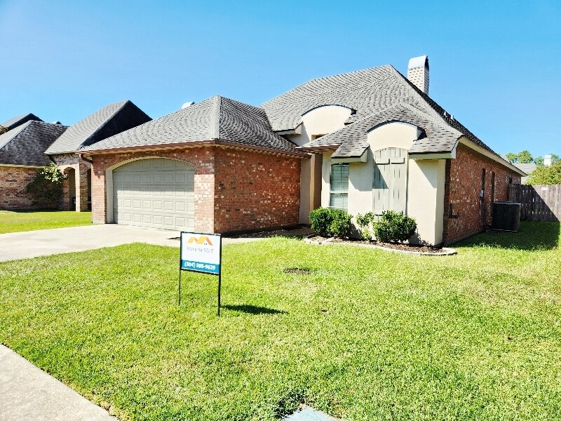 Foto principal - 212 Cedar Grove Dr