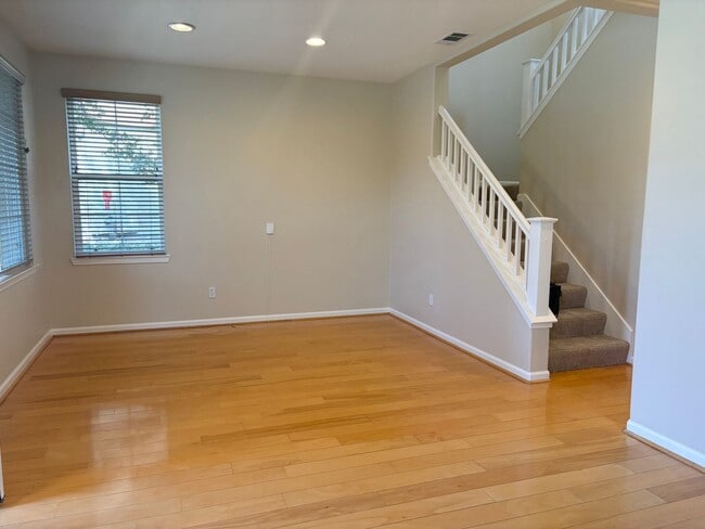 Building Photo - Beautiful 4 Bed 2.5 Bath Garin Ranch Home