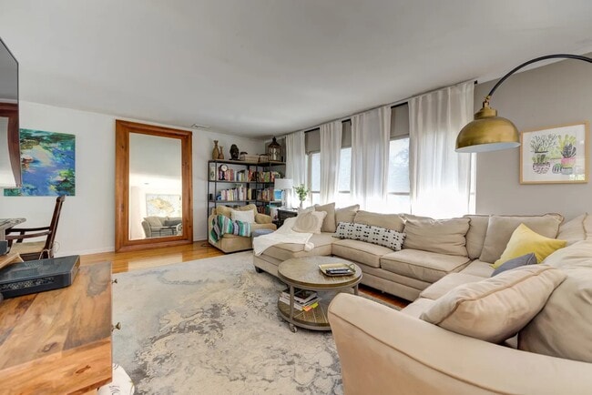 Foto del edificio - 75 Moss Ln