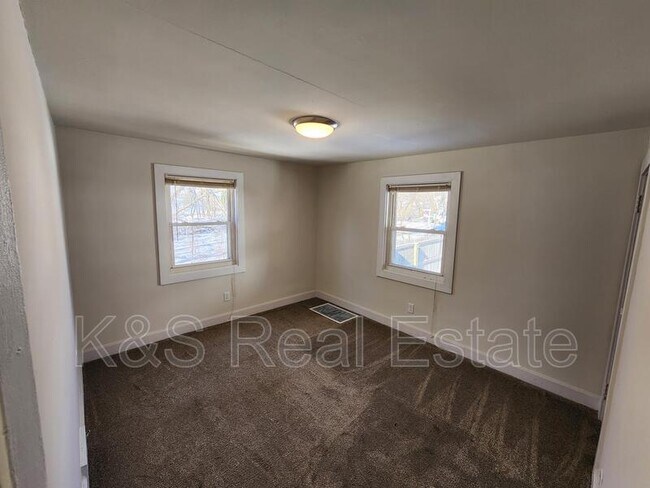Building Photo - 730 Adams St