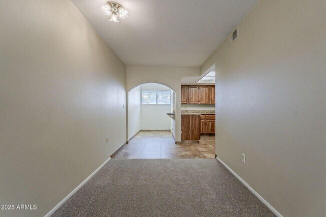 Foto del edificio - 461 W Holmes Ave