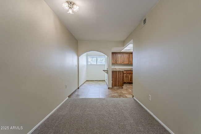 Building Photo - 461 W Holmes Ave