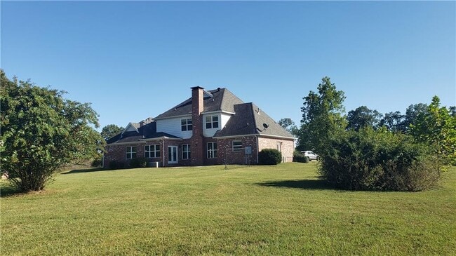 Foto del edificio - 17803 Campbell Ln