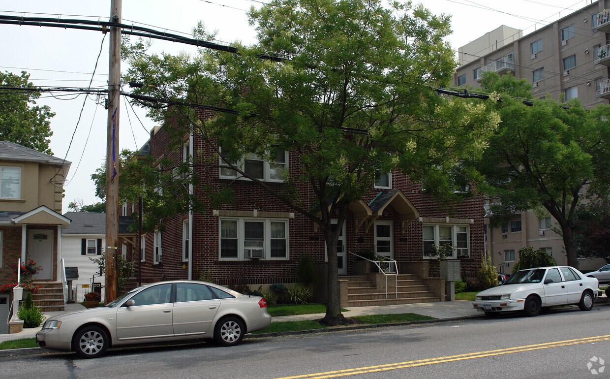 12891291 Bay St, Staten Island, NY 10305 Apartments in Staten Island