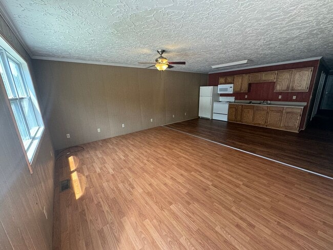 Foto del edificio - 4 BD, 2 BA Cozy Home in Martin, TN!