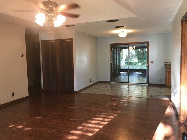 Foto del edificio - 390 Powderhorn Rd