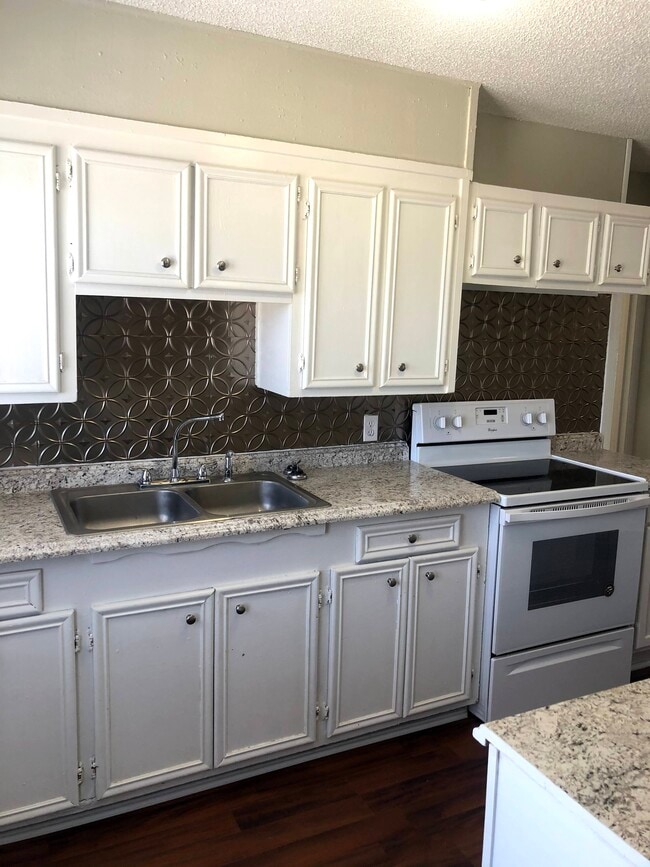 Foto del edificio - 611 McEwen St