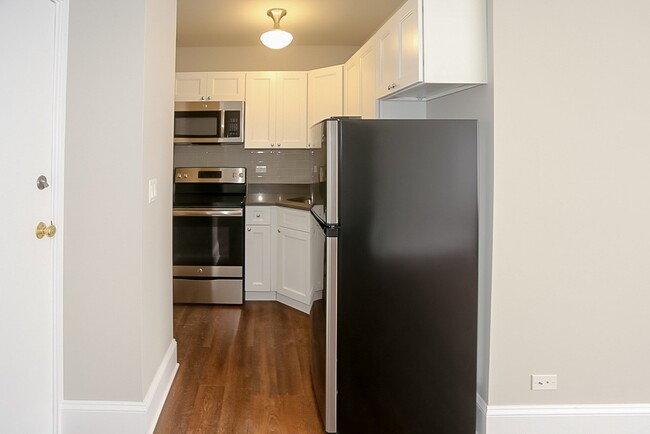 Foto del edificio - 817 W Lakeside Pl