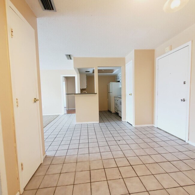 Foto del edificio - Cozy 2Bed 2Bath Apartment