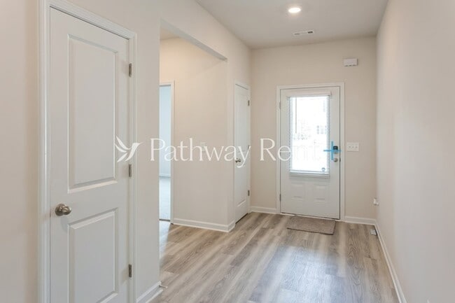Building Photo - 609 Mackenzie Cv
