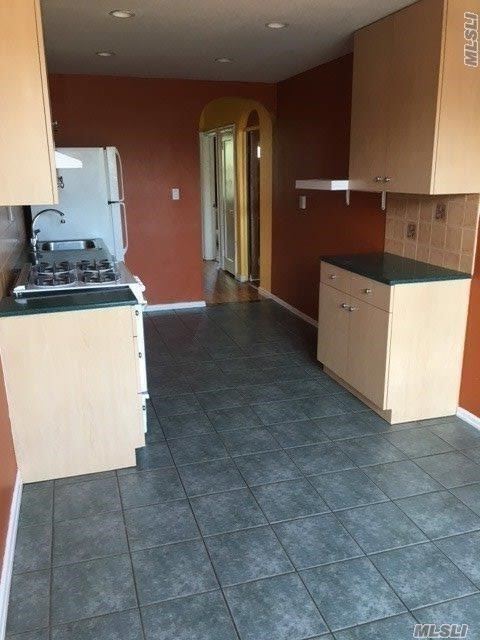 Building Photo - 73-29 52nd Ct