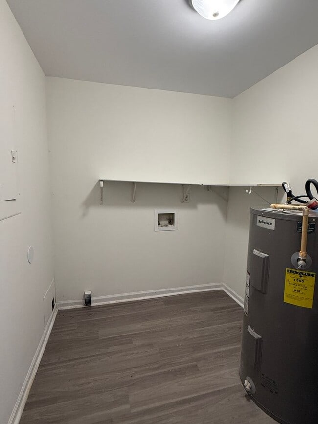 Building Photo - Cozy Pet-Friendly, 2-Bedroom, 1-Bath Duplex in West Athens