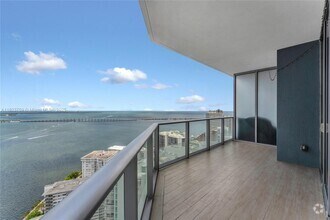 Building Photo - 1300 Brickell Bay Dr