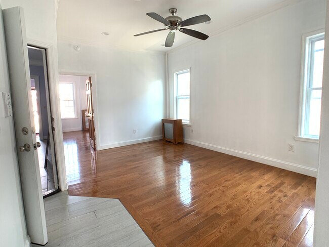 Foto del edificio - 1571 Hollywood Ave