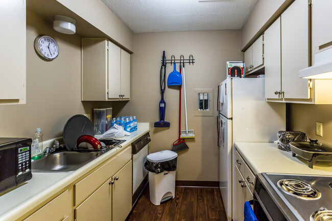 Kitchen - The Bentley Apartments