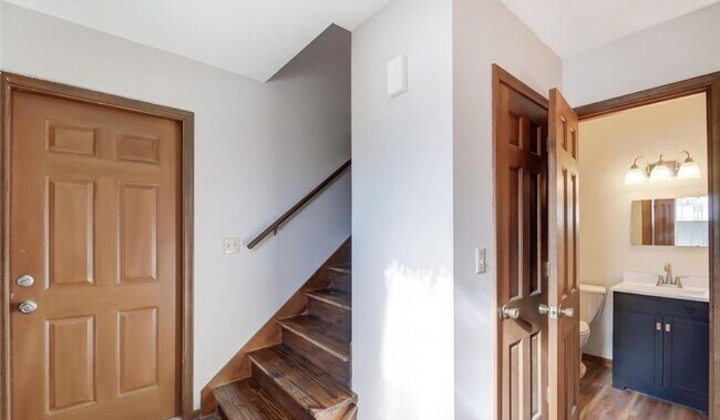 Building Photo - 128 Alpine Dr