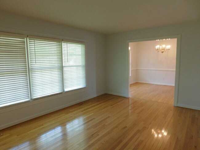 Foto del edificio - 3701 Lavenham Rd
